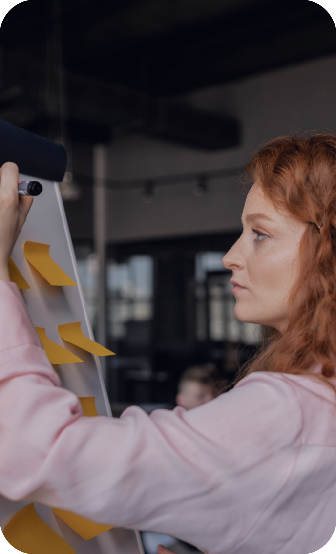 Afbeelding vrouw voor whiteboard